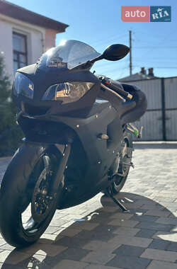 Спортбайк Triumph Daytona 2004 в 
