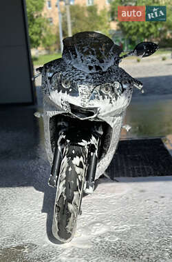 Спортбайк Triumph Daytona 2004 в 