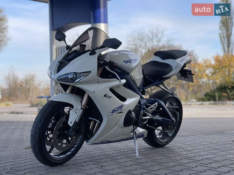 Спортбайк Triumph Daytona 2010 в Дубно