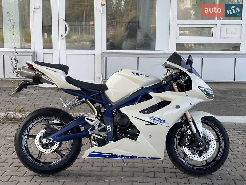 Спортбайк Triumph Daytona 2010 в Дубно
