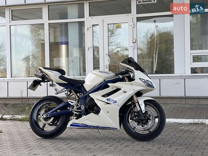 Спортбайк Triumph Daytona 2010 в Дубно