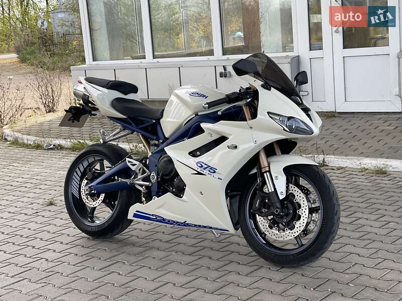 Спортбайк Triumph Daytona 2010 в Дубно