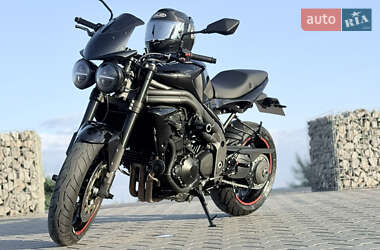 Мотоцикл Без обтекателей (Naked bike) Triumph Speed Triple 2010 в 