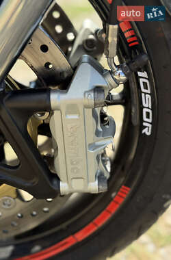 Мотоцикл Без обтекателей (Naked bike) Triumph Speed Triple 2010 в 