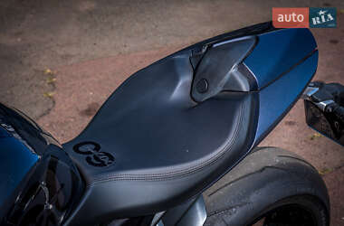 Спортбайк Triumph Speed Triple 2023 в 