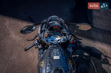Спортбайк Triumph Speed Triple 2023 в 