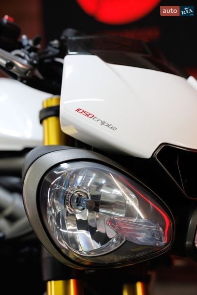 Мотоцикл Без обтекателей (Naked bike) Triumph Speed Triple 2016 в Днепре