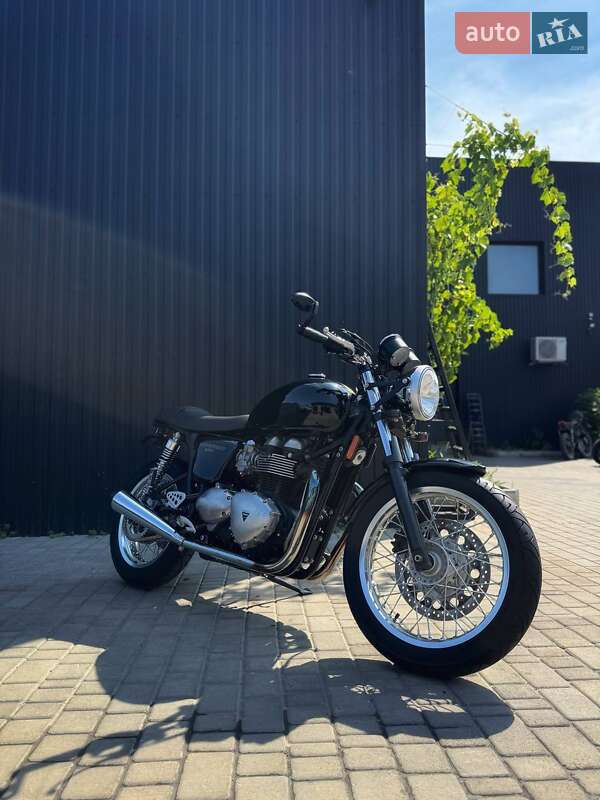 Triumph Thruxton 2015