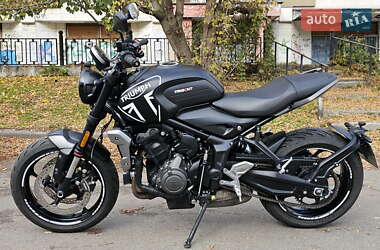Мотоцикл Без обтікачів (Naked bike) Triumph Trident 2023 в  фото 2 Мотоцикл Без обтікачів (Naked bike) Triumph Trident 2023 в