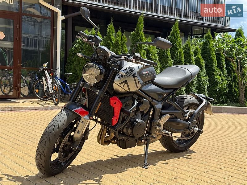 Мотоцикл Без обтекателей (Naked bike) Triumph Trident 2023 в Киеве фото 10 Мотоцикл Без обтекателей (Naked bike) Triumph Trident 2023 в Киеве