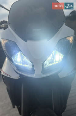 Мотоцикл Спорт-туризм Triumph Triple 2014 в 