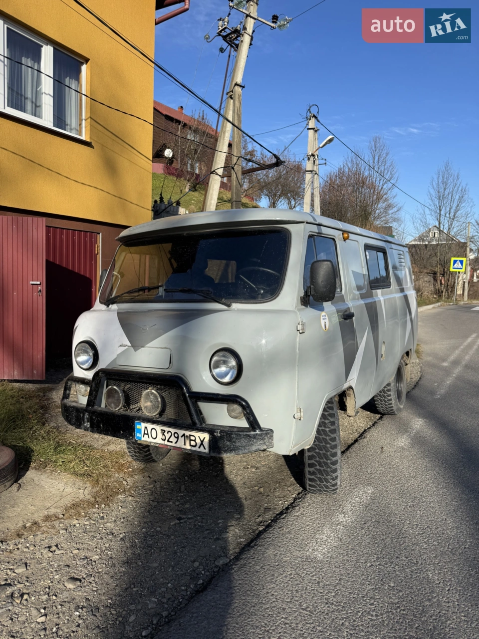 -Дискові передні тормоза 
-Задня блокировка моста