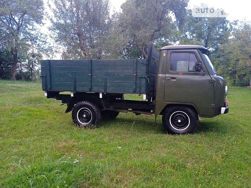 Седан УАЗ 3303 1990 в Тячеве
