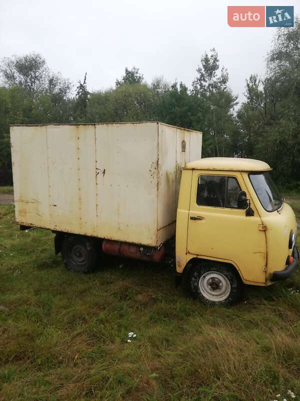 Грузовой фургон УАЗ 3303 1990 в Калуше