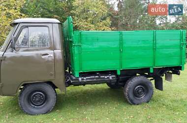 Седан УАЗ 3303 1990 в Тячеве