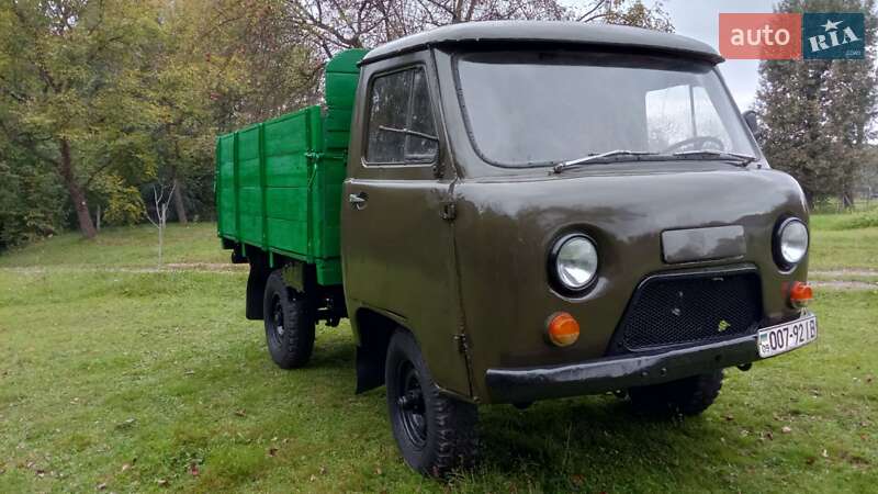 Седан УАЗ 3303 1990 в Тячеве