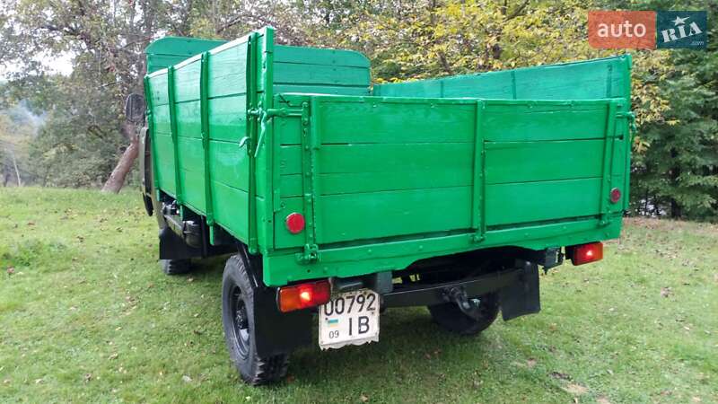 Седан УАЗ 3303 1990 в Тячеве