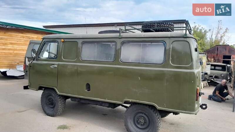 Позашляховик / Кросовер УАЗ 452 пас 1981 в 