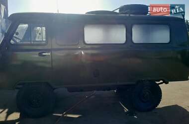 Позашляховик / Кросовер УАЗ 452 пас 1981 в 