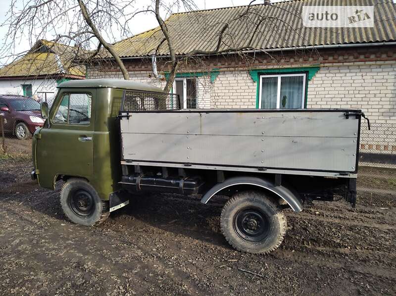 Внедорожник / Кроссовер УАЗ 452 1975 в Монастырище
