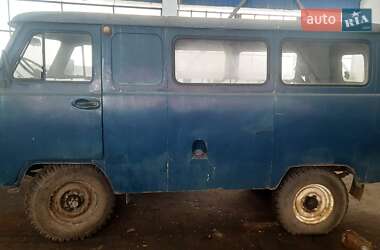 Внедорожник / Кроссовер УАЗ 452 1983 в 