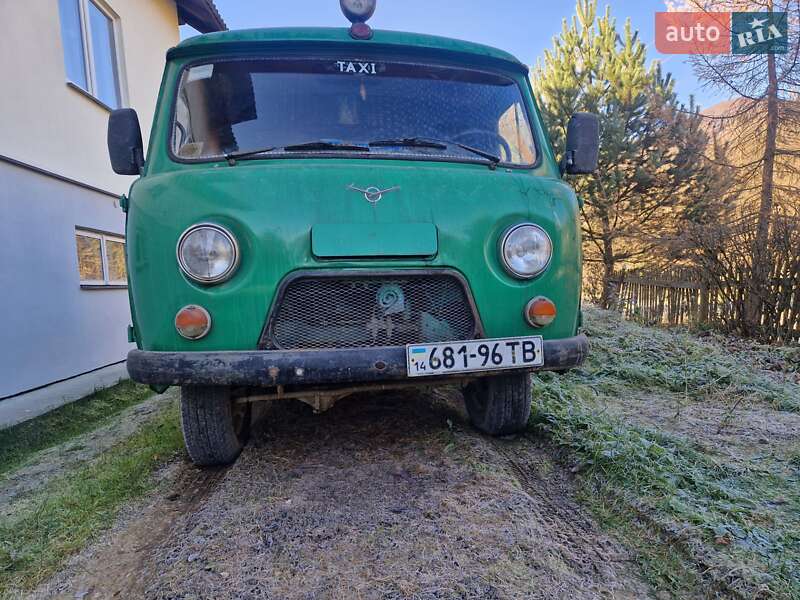 Внедорожник / Кроссовер УАЗ 452 1982 в Славском