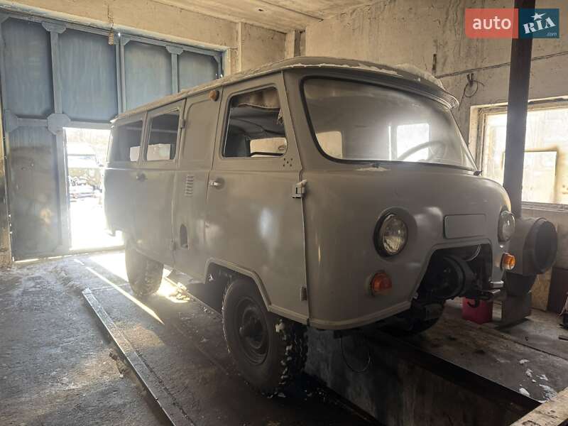 Внедорожник / Кроссовер УАЗ 452 1984 в Каневе