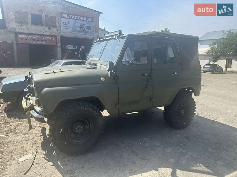 Позашляховик / Кросовер УАЗ 469Б 1990 в 