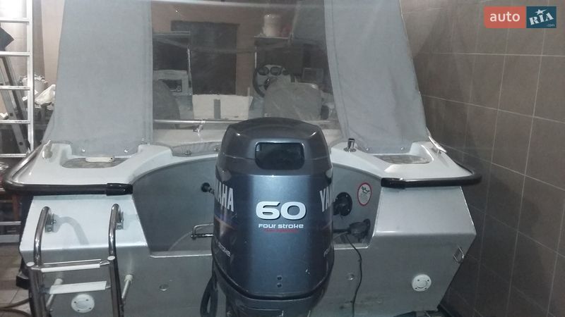 Лодка UMS 470 2009 в Кременчуге