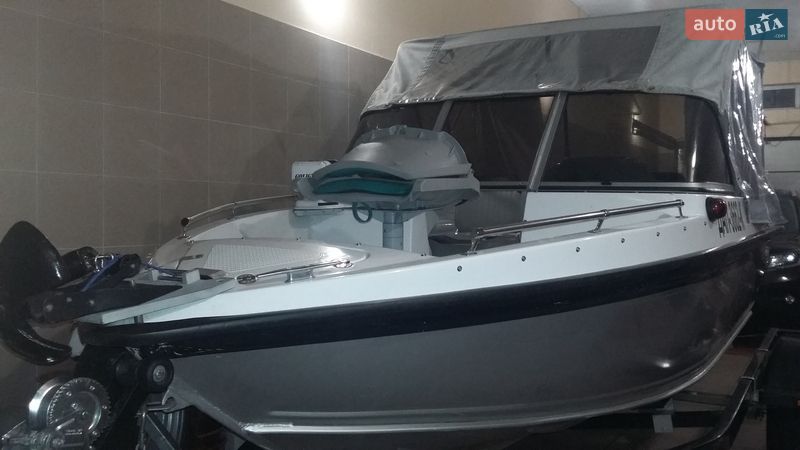 Лодка UMS 470 2009 в Кременчуге