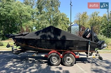 Човен UMS 500 2017 в Києві