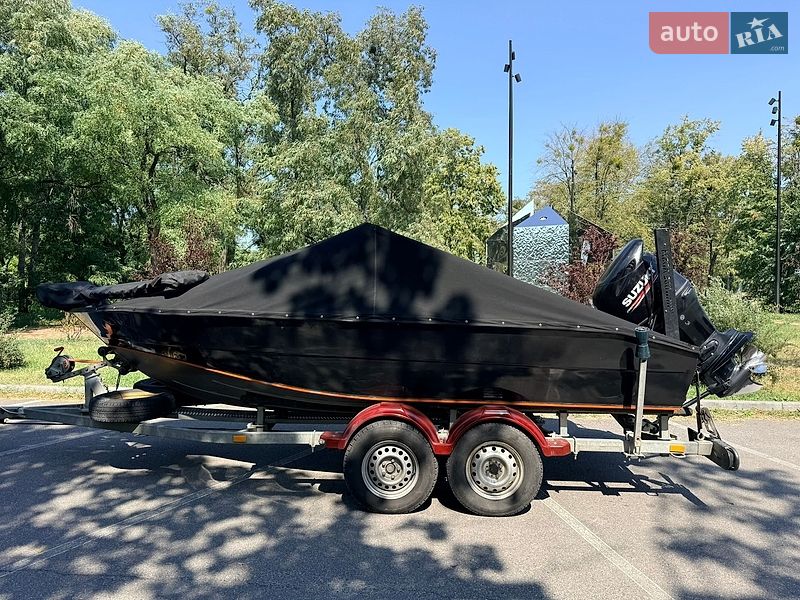 Човен UMS 500 2017 в Києві