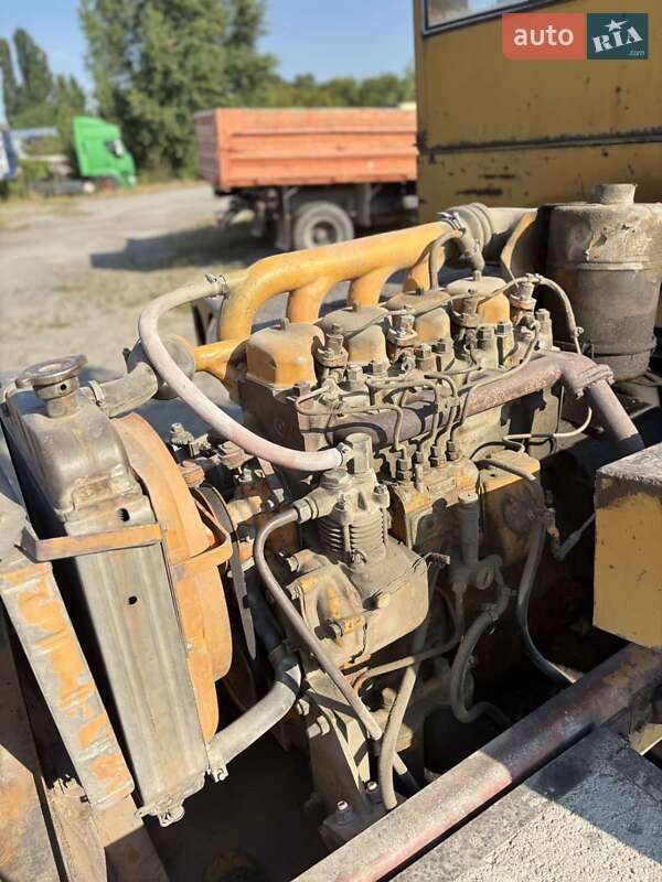 Фронтальный погрузчик UN 053 1980 в Тараще