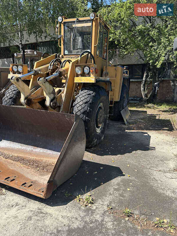 Фронтальный погрузчик UNC 200 1988 в Вараше