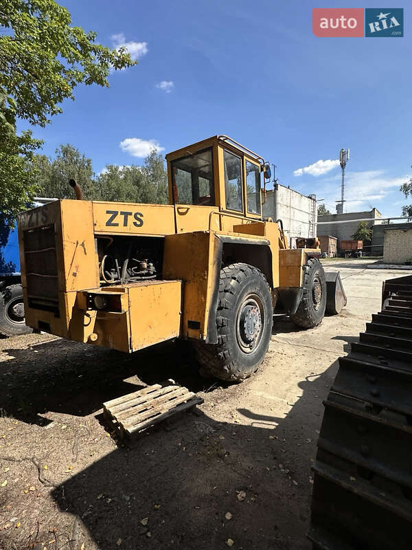 Фронтальный погрузчик UNC 200 1988 в Вараше