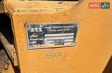 Фронтальні навантажувачі UNC 200 1988 в Вараші
