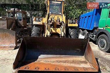 Фронтальні навантажувачі UNC 200 1988 в Вараші
