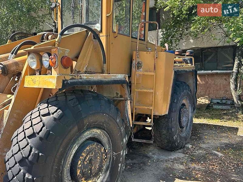 Фронтальні навантажувачі UNC 200 1988 в Вараші