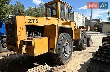 Фронтальні навантажувачі UNC 200 1988 в Вараші