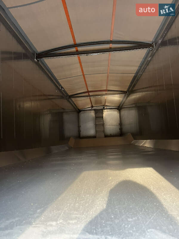 Зерновоз - напівпричіп United Trailers 6017 2008 в Золочеві