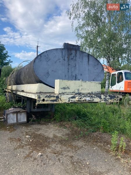 Битумовоз УПП Б 2412 1995 в Косове