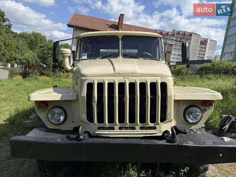 Самосвал Урал 5557 1991 в Тернополе