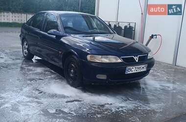 Хэтчбек Vauxhall Vectra 1998 в Млинове
