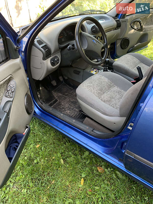 Седан ВАЗ / Lada 1118 Калина 2006 в Носовке