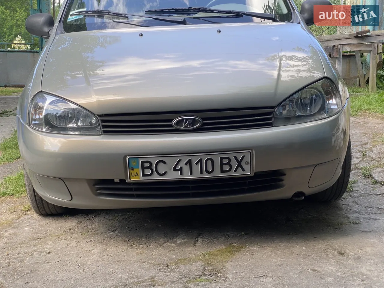 добрий технічний стан
пробіг рідний..корозій немає.. помилок по електриці немає..базова комплектація..
більше інформації по телефону..
торг в розумних межах біля машини.