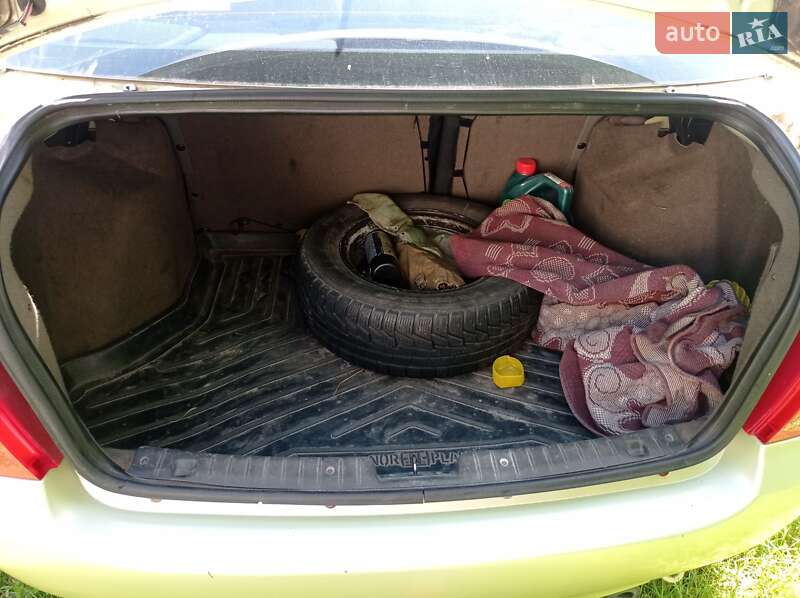 Седан ВАЗ / Lada 1118 Калина 2006 в Житомире