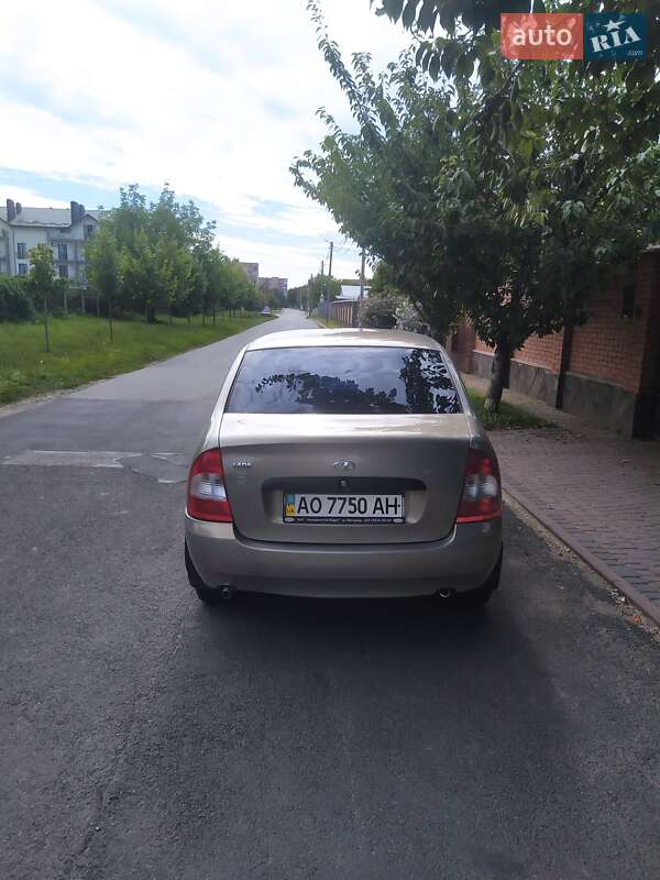 Седан ВАЗ / Lada 1118 Калина 2006 в Мукачево