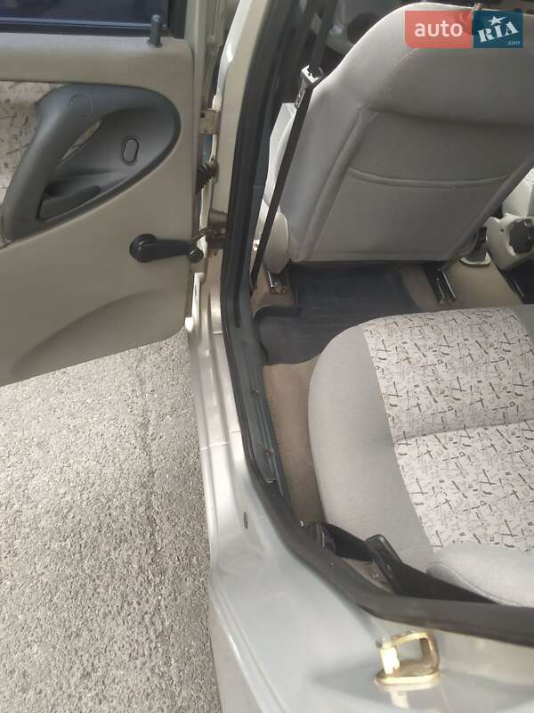 Седан ВАЗ / Lada 1118 Калина 2006 в Мукачево