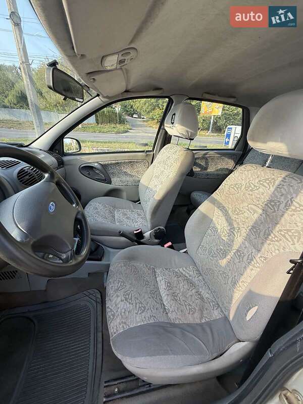 Седан ВАЗ / Lada 1118 Калина 2006 в Черновцах