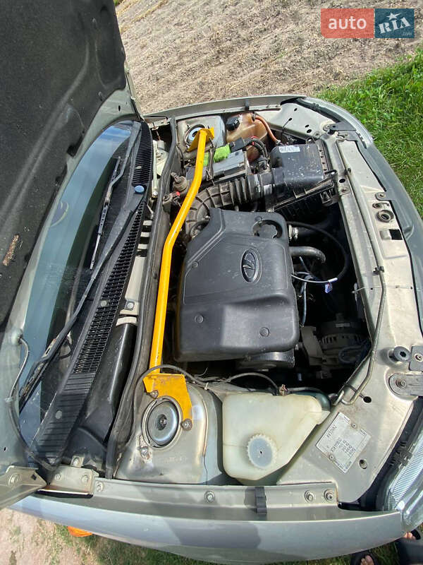 Седан ВАЗ / Lada 1118 Калина 2006 в Житомирі